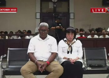 Hakim Vonis Bebas Johannes Rettob dan Silvi Herawati di Kasus Pengadaan Pesawat dan Helikopter