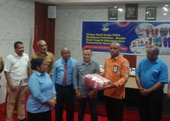 Hanya Dilatih 12 Hari, Mama-mama Papua Produksi Sandal Hotel Berkualitas