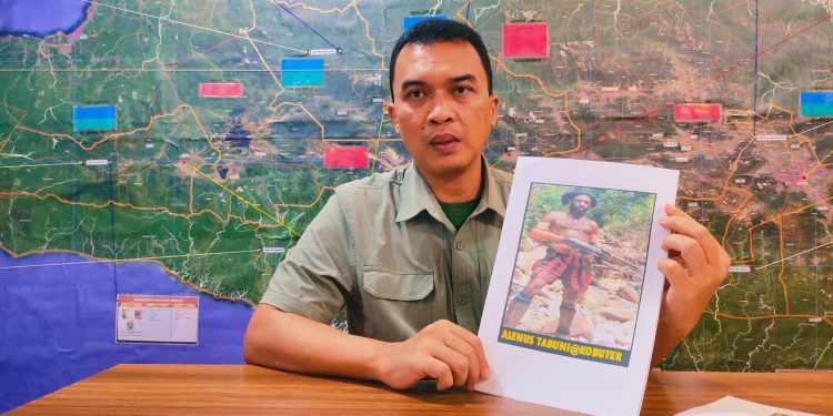 1 Anggota KKB di Puncak Diamankan di Tengah Kerumunan Warga