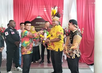Hari Kedua, Bakal Paslon Ted-Pardi Daftarkan Diri ke KPU Jayapura