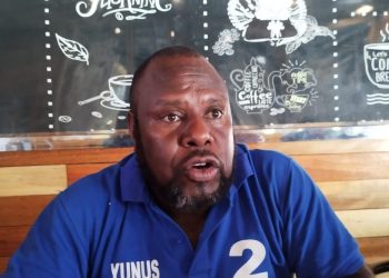 Foto Bareng dengan Simbol Lima Jari, Oknum Kepala Kampung Terancam Dilaporkan ke Bawaslu