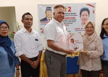 Paulus Waterpauw Kembalikan Formulir di Partai Gerindra Papua