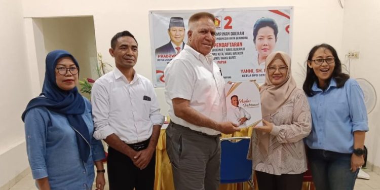 Paulus Waterpauw Kembalikan Formulir di Partai Gerindra Papua