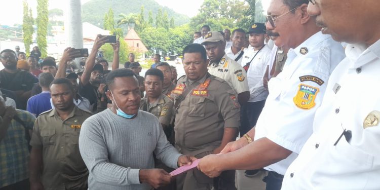 Sopir Angkutan Umum di Jayapura Protes Keberadaan Taksi Online