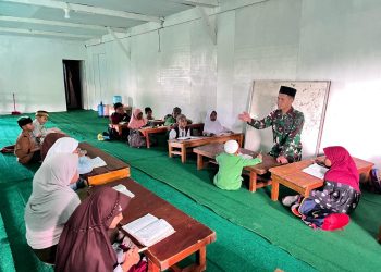 Jadi Guru Ngaji, Wujud Kedekatan TNI dan Masyarakat Pegunungan Bintang