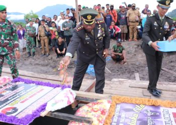 Pimpin Proses Pemakaman Wakil Bupati Yalimo, Dandim : Beliau Pengabdi Bangsa