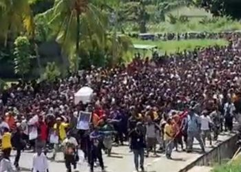 Ricuh saat Jenazah Lukas Enembe Diarak, Pj Gubernur Papua Hingga Aparat Diserang