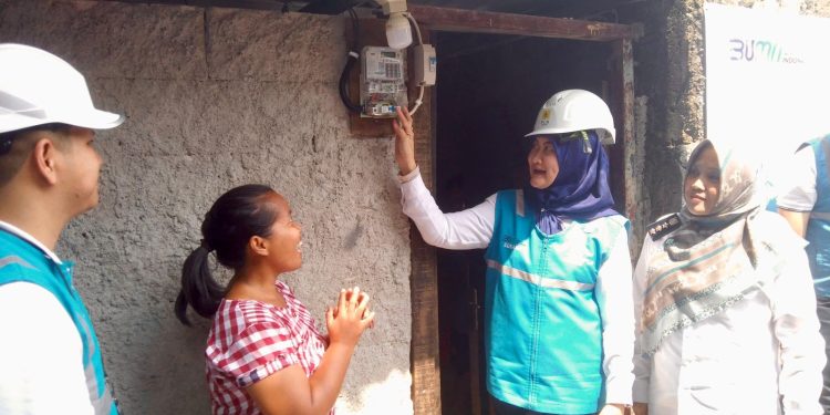 Donasi Insan PLN Terangi 3.725 Keluarga se-Indonesia