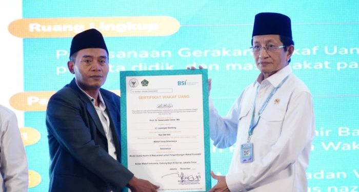 Gerakan Wakaf Uang Kementerian Agama, Menag Secara Pribadi Berikan Rp100 Juta