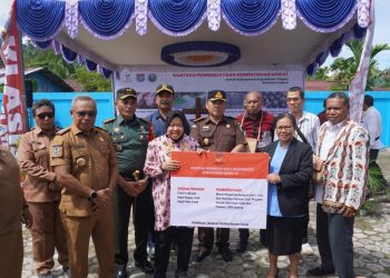 Kunker ke Kepulauan Yapen, Mensos Risma Berikan Bantuan Stimulan Pemberdayaan