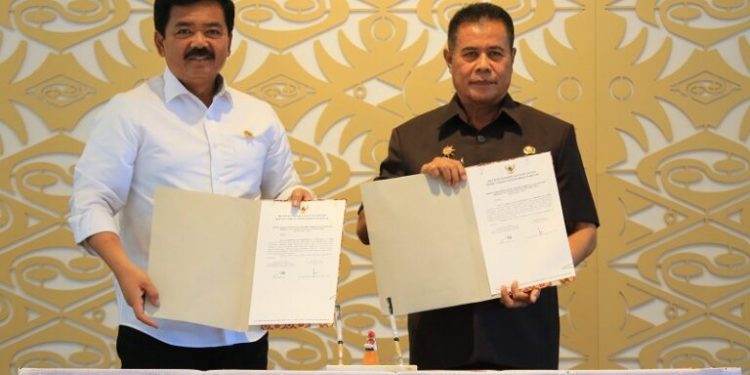 Serahkan Dokumen Persub RTRW, Menteri ATR BPN Harap Perda Segera Rampung
