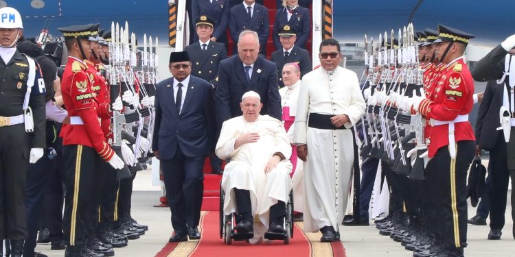 Menag Sambut Kedatangan Paus Fransiskus