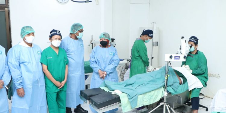 Ratusan Warga Papua Jalani Operasi Katarak Gratis dari Kemensos