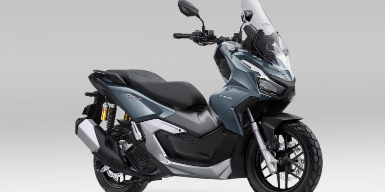 New Honda ADV160, Skutik Penjelajah Hadir dengan Warna Baru