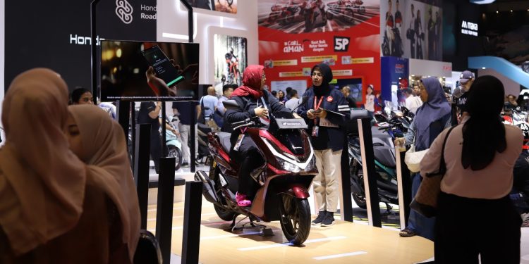 New Honda PCX 160 Raih Penghargaan Big Scooter di Ajang IIMS 2025