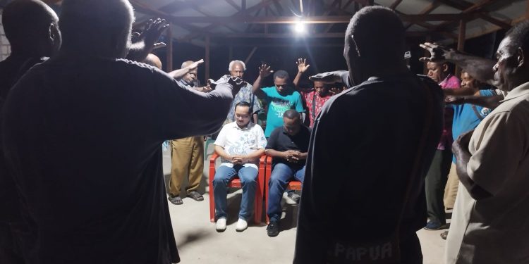 Doa Secara Adat, Simbol Dukungan 44 Iram Tekai untuk Paslon JOHNDA