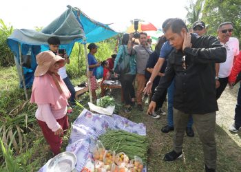 Dikunjungi Pj Gubernur Papua, Pedagang di Arso 9 Curhat soal Harga Jual Komoditi Murah