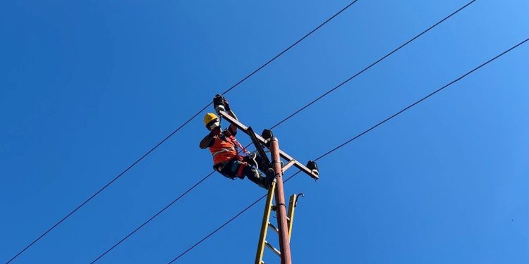 PLN Gerak Cepat Pascaerupsi Gunung Ruang, Kelistrikan Pulau Tagulandang Kini Normal Kembali