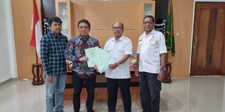 PLN Terima Sertifikat Tanah Proyek SUTT Gewaja Papua