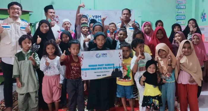 PLN Berikan Paket Bantuan  untuk Anak Yatim dan Pelajar di Jayapura