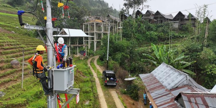 Hari Pelanggan Nasional, PLN Hadirkan Listrik 24 Jam Bagi Warga 25 Desa di Sulsel