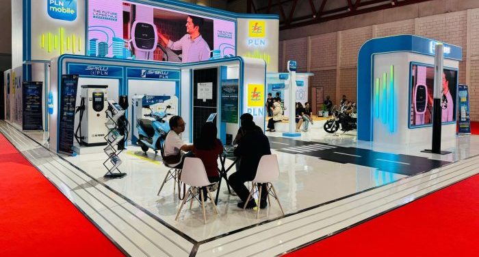 PLN Dorong Green Future Kendaraan Listrik di Indonesia di Ajang IIMS 2025