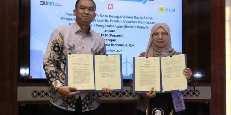 PLN Bakal Pasok Listrik Hijau Untuk PTPN III dan Alfamidi