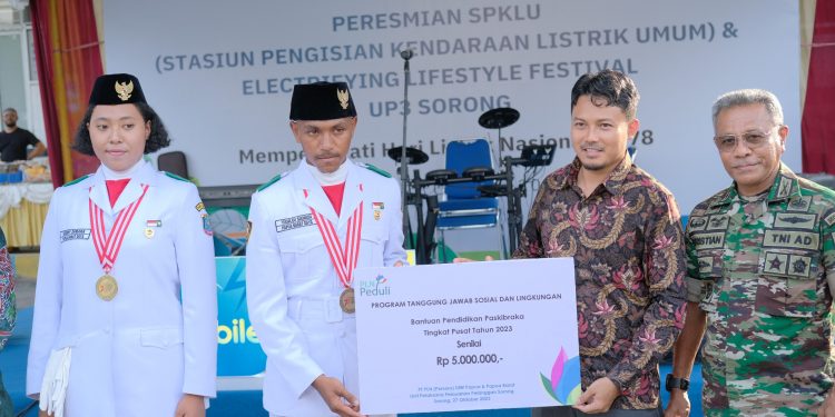 Komitmen PLN Tingkatkan Kualitas Pendidikan, Beri Beasiswa kepada Siswa Berprestasi