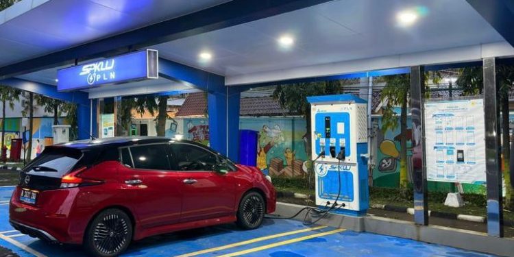 PLN : Pengguna EV Tak Perlu Ragu Listriknya 100 Persen Energi Bersih