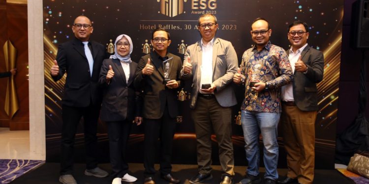 PLN Raih 4 Penghargaan dari Gatra dan TrenAsia