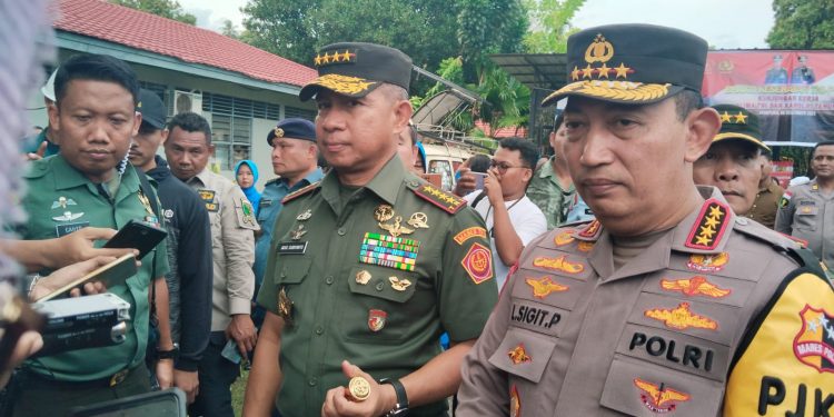 Kunker ke Papua, Panglima TNI dan Kapolri Tekankan Pendekatan Persuasif