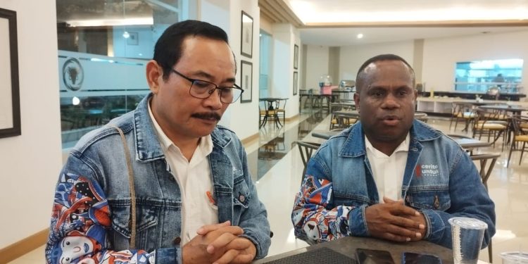 Filosofi Pakaian Elegan Paslon Jayapura Emas di Debat Publik Pertama Pilbup Jayapura