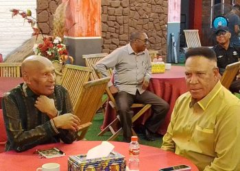 Paulus Waterpauw Sambangi Kediaman Benhur Tomi Mano