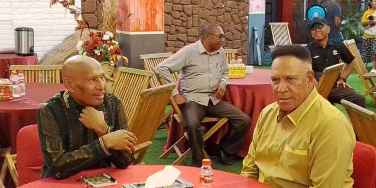 Paulus Waterpauw Sambangi Kediaman Benhur Tomi Mano