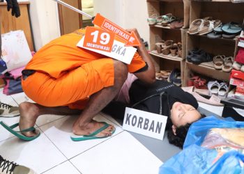 65 Adegan Diperagakan Pelaku KW saat Rekonstruksi Kasus Penganiayaan Dokter Mawartih