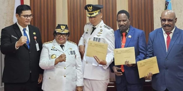 Pelantikan Valentinus Sudarjanto Sumito sebagai Pj Bupati Mimika Menuai Kritik