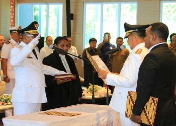 Welliam Manderi Dilantik Jadi Pj Bupati Kepulauan Yapen
