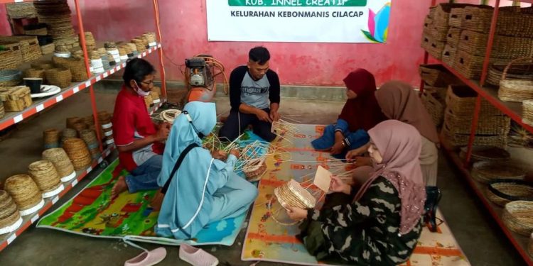 Laporan Tahunan Program TJSL PLN Peduli Catat Keberhasilan Pengembangan Lapangan Kerja dan UMK Secara Nasional