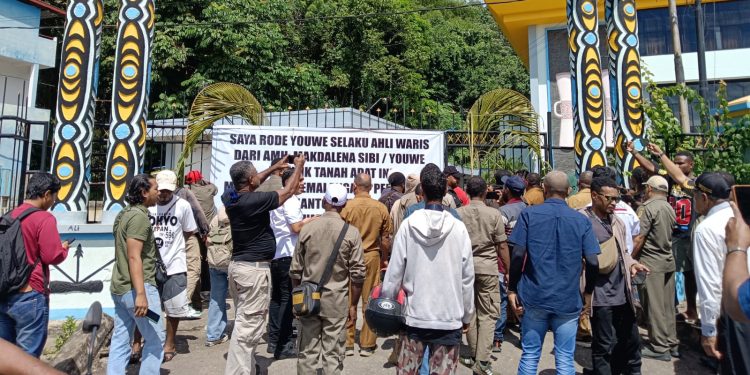Ini Tuntutan Ahli Waris saat Palang Kantor Dinas PUPR Papua dan Kantor Eks Pertambangan Papua
