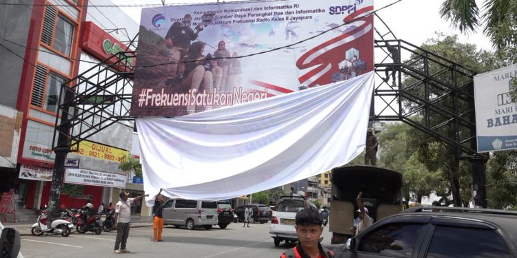 Pj Wali Kota Pastikan Kota Jayapura Bersih dari Alat Peraga Kampanye
