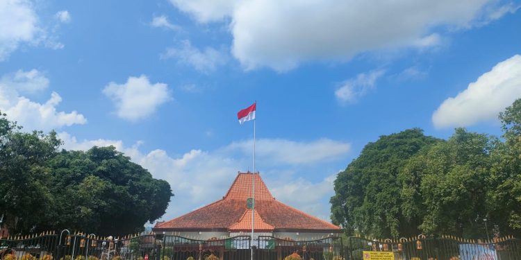 Pemkab Trenggalek Pemda Pertama di Jatim Gunakan Energi Bersih PLN