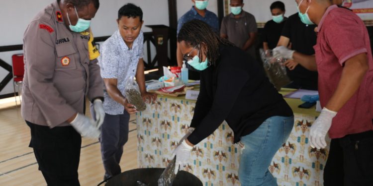 4 Tersangka Saksikan Pemusnahan Barang Bukti Narkotika