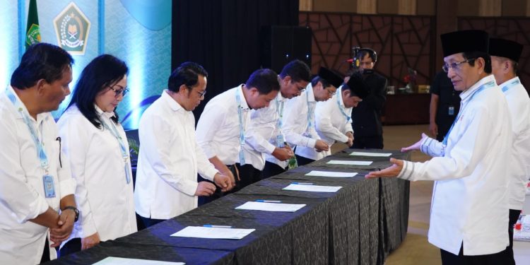 Pimpinan Kemenag Tandatangan Pakta Integritas T
