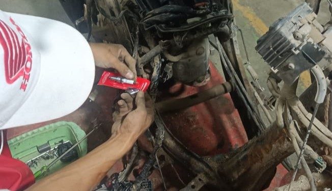 Kenali 4 Gejala pada Sepeda Motor Disebabkan Kerusakan Busi