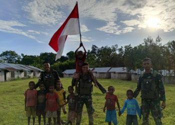 Antusias Warga Yabanda Kibarkan Merah Putih