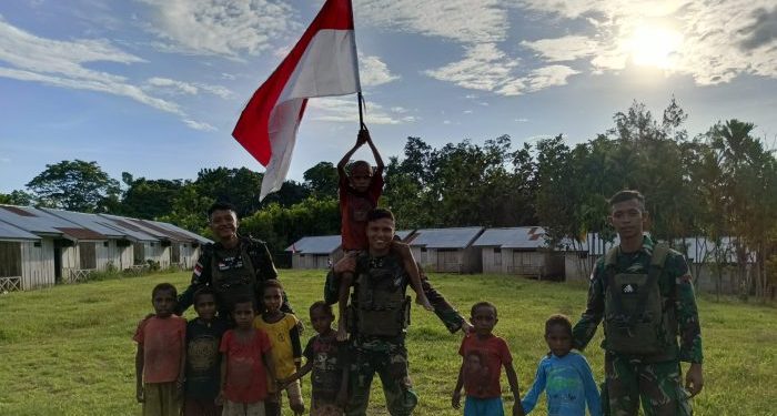 Antusias Warga Yabanda Kibarkan Merah Putih
