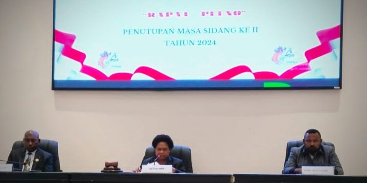Ketua MRP Sampaikan Sejumlah Harapan saat Tutup Sidang