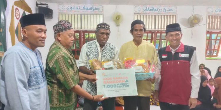Gelar Safari Ramadan di Kampung Skouw Sae, LAZ As Salaam Jayapura Bagikan Ratusan Paket