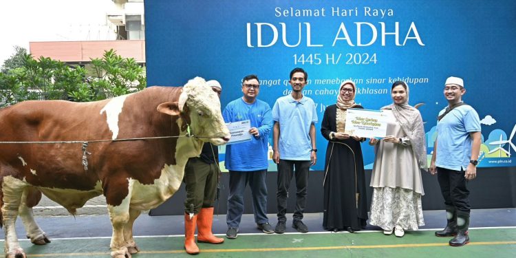 PLN Distribusikan Daging Kurban ke Seluruh Indonesia