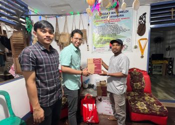 Dukung Pelestarian Batik, Astra Motor Papua Beri Bantuan Alat Membatik